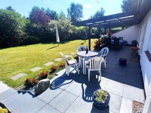 Κήπος έξω από το Holiday Home Merit - 800m from the sea by Interhome