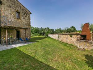 an external view of a stone building with a grass yard at Apartment Lavanda by Interhome in Sorano