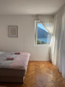 Ένα ή περισσότερα κρεβάτια σε δωμάτιο στο Cozy apartment with the view