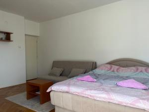 Ένα ή περισσότερα κρεβάτια σε δωμάτιο στο Cozy apartment with the view