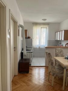 Η κουζίνα ή μικρή κουζίνα στο Cozy apartment with the view