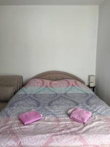 Ένα ή περισσότερα κρεβάτια σε δωμάτιο στο Cozy apartment with the view