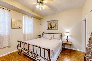a bedroom with a bed and a ceiling fan at La Vie in Lago Vista in Lago Vista