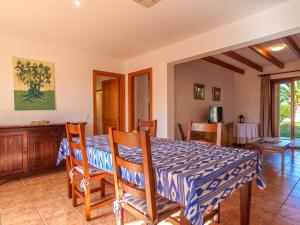 Posezení v ubytování Apartment Finca Can Corritx-2 by Interhome