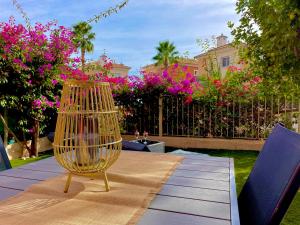 Casa Isabel, with a shared pool外面的花园