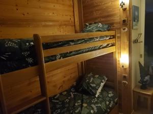 Palanda nebo palandy na pokoji v ubytování Chouette appartement au pied des pistes (4 max)