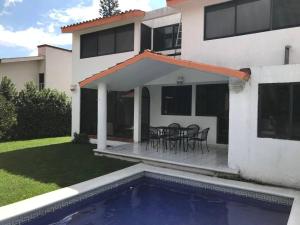 Casa con patio y piscina en Lomas de Cocoyoc , Family- Friendly, en Cocoyoc