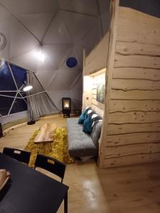 Little River Glamping的休息区