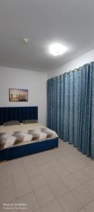 Postel nebo postele na pokoji v ubytování Marina lake view 1bhk appartment