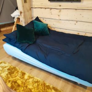 Little River Glamping客房内的一张或多张床位