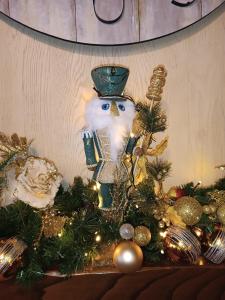a christmas ornament of a cat wearing a top hat at Villa Barone in Selva di Fasano