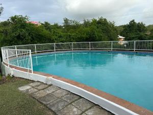 basen z białym płotem wokół niego w obiekcie NEW Luxury VILLA CapEstate Saint Lucia Ocean View w mieście Cap Estate