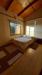 Łóżko lub łóżka piętrowe w pokoju w obiekcie Casa vista quebracho