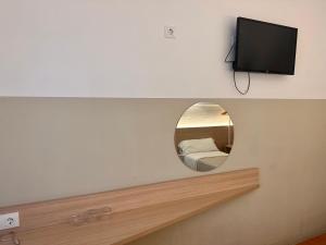 TV a/nebo společenská místnost v ubytování Can Setmanes by CozyCatalonia