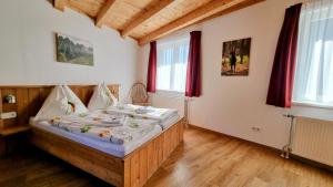Katil atau katil-katil dalam bilik di Gästehaus Landhaus Tyrol