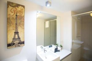 a bathroom with a sink and a mirror at Sapphire of South Yarra - two bedroom condominium in Melbourne +30 photos