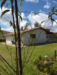 a view of the house from the garden at Samaria, un lugar para descansar y disfrutar in Santa Elena
