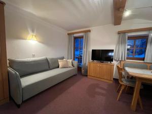 a living room with a couch and a television at Appartement Stahlhammer in Flachau