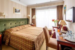 Postel nebo postele na pokoji v ubytování Swiss Hotel
