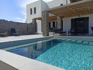 Bazén v ubytování Vastblue of Paros nebo v jeho okolí