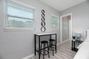 Gambar di galeri bagi Short Walk to Wilton Drive Apt5 di Fort Lauderdale +11 gambar