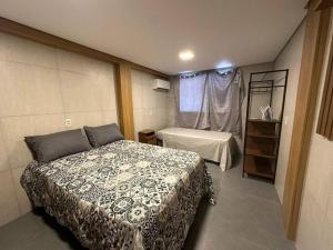 Tempat tidur dalam kamar di Moradas Desterro, próximo ao aeroporto 01