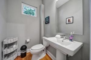 Gallery image of 906 Westbrook B City Views Rooftop Hot Tub and Short Walk to Stadium in Charlotte