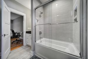 Gallery image of 906 Westbrook B City Views Rooftop Hot Tub and Short Walk to Stadium in Charlotte