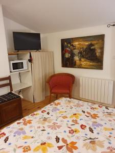 Un pat sau paturi într-o cameră la Chez Danièle et Jean-Pierre