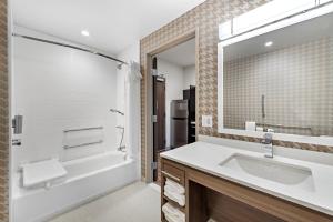 Home2 Suites By Hilton San Bernardino的一间浴室