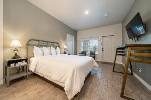 a bedroom with a large bed and a flat screen tv at Best Court in Hot Springs