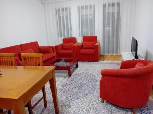 TV a/nebo společenská místnost v ubytování Pejë + 3 fotografie