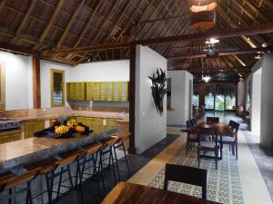 Casa Bambu Tayrona, Los Naranjos的休息区
