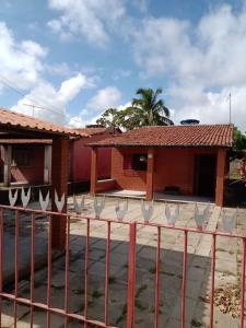 Το κτήριο όπου στεγάζεται  η παραθεριστική κατοικία