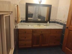 Ένα μπάνιο στο Amplia habitación Hacienda Santo Domingo