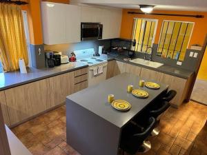 a kitchen with a table with yellow plates on it at Amplia habitación Hacienda Santo Domingo in San Lucas Sacatepéquez