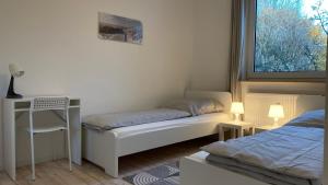 Cama o camas de una habitación en Geräumige 4-Zimmer-Wohnung / Oberursel Weißkirchen