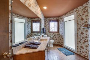 Φωτογραφία από το άλμπουμ του Eclectic Hubertus Home with Game Room and Fire Pit! σε Germantown +31 φωτογραφίες
