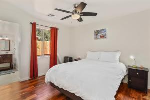 A bed or beds in a room at Captivating Downtown Greenlaw Getaway to the Mountains with AC!