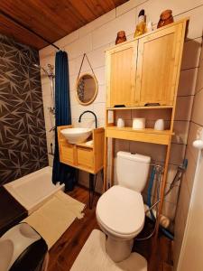 Ett badrum på Cabane chez sam et gael
