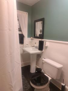 Ảnh trong thư viện ảnh của Harriott House, The Gallery Forest Room ở Terre Haute