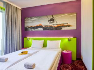 Uma cama ou camas num quarto em ibis Styles Luzern