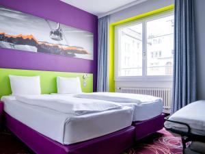 Uma cama ou camas num quarto em ibis Styles Luzern