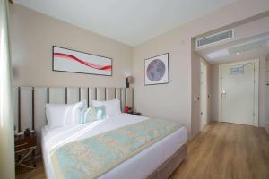 Postel nebo postele na pokoji v ubytování Ramada By Wyndham Soma
