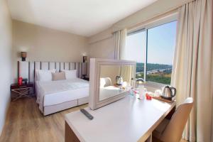 Postel nebo postele na pokoji v ubytování Ramada By Wyndham Soma