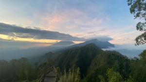 a view of a mountain range with a cloudy sky at Kamar glamping in Kubupenlokan
