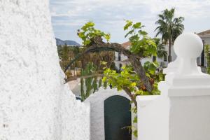 Balkón alebo terasa v ubytovaní Los Crisantemos Family house with garden and pool