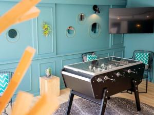 TV a/nebo společenská místnost v ubytování ibis Styles Lille Neuville en Ferrain