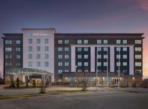 a rendering of the hotel windsor at night at Hyatt House Bentonville Rogers in Rogers