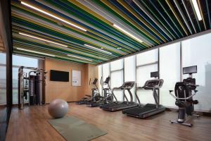 Fitness centrum a/nebo fitness zařízení v ubytování Hilton Garden Inn Shenzhen Guangming Hongqiao Park